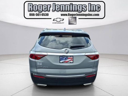 Used 2024 Buick Enclave Essence w/ Sport Touring Edition FWD image 4