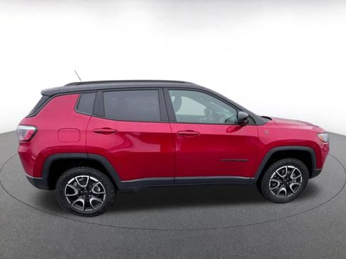 Used 2025 Jeep Compass Trailhawk AWD/4WD image 16