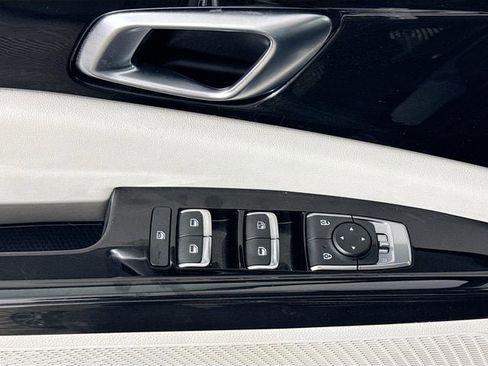 Used 2024 Kia Carnival EX FWD image 18