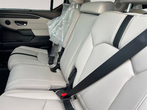 New 2026 Honda Pilot Touring image 13