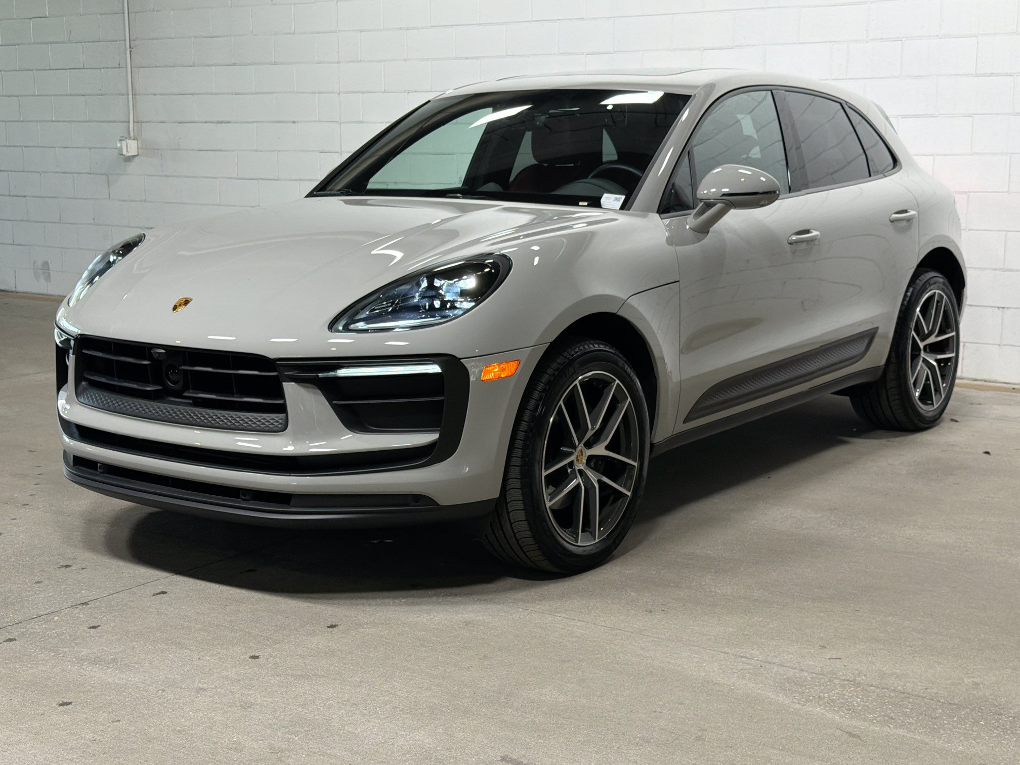 Certified 2026 Porsche Macan AWD/4WD image 1