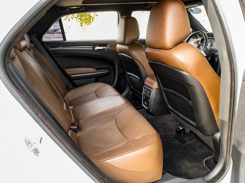 Used 2018 Chrysler 300 Limited image 34