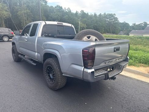 Used 2017 Toyota Tacoma SR5 RWD image 5