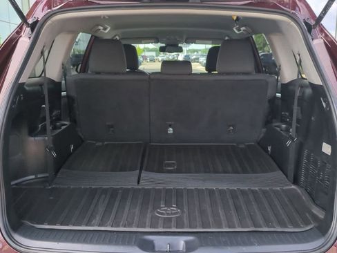 Used 2019 Toyota Highlander LE AWD/4WD image 33