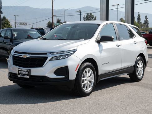 Used 2022 Chevrolet Equinox LS AWD/4WD image 8