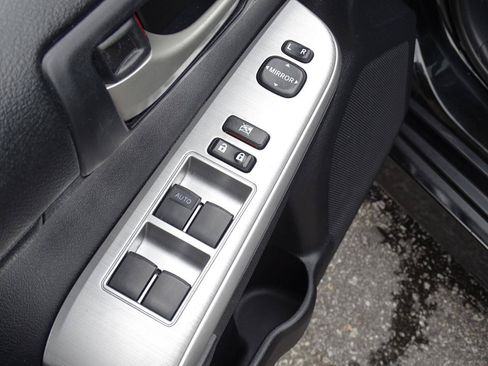 Used 2012 Toyota Camry SE FWD image 17