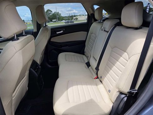 Used 2024 Ford Edge SE image 7