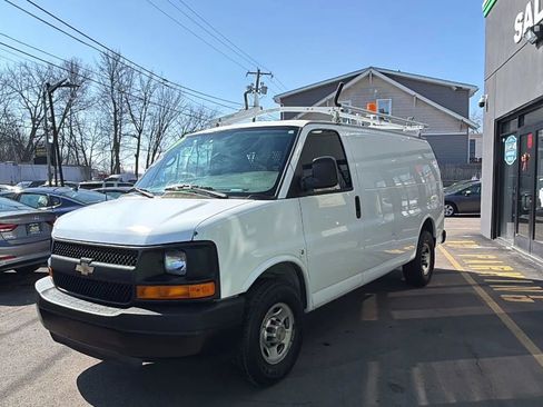 Used 2011 Chevrolet Express 2500 image 3