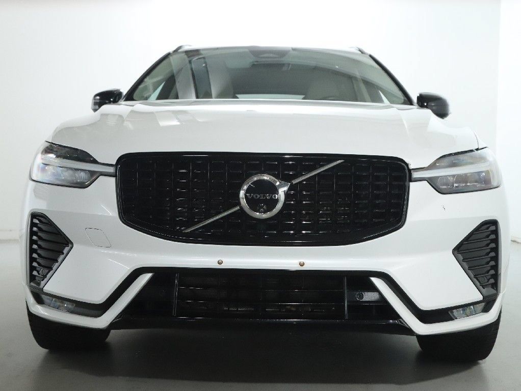 Used 2024 Volvo XC60 B5 Plus AWD/4WD image 5