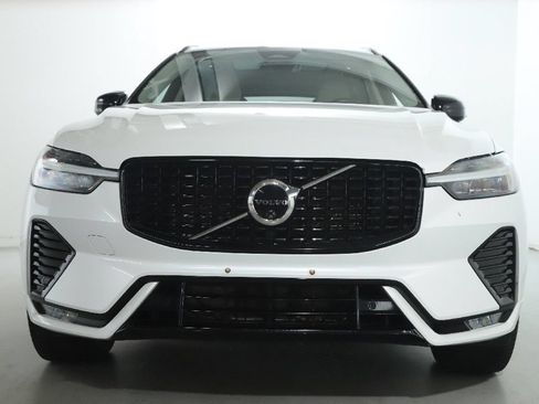 Used 2024 Volvo XC60 B5 Plus AWD/4WD image 5
