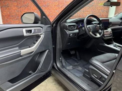 Used 2022 Ford Explorer XLT w/ Equipment Group 202A AWD/4WD image 9