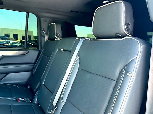 Used 2025 GMC Yukon XL Elevation image 19