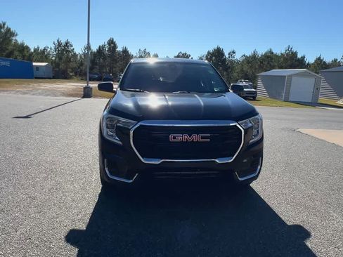 Used 2024 GMC Terrain SLE image 3