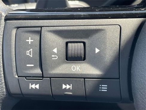 Used 2023 Nissan Rogue SV image 25