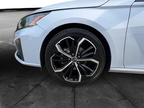 Used 2024 Nissan Altima 2.5 SR FWD image 14