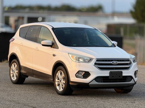 Used 2017 Ford Escape SE AWD/4WD image 1