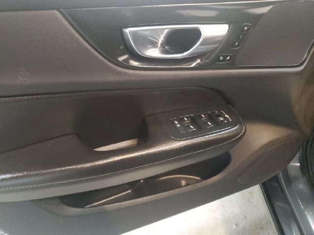 Used 2021 Volvo S60 T5 Momentum w/ Climate Package FWD image 12