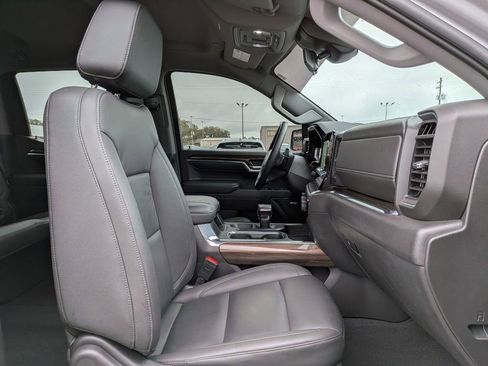 Used 2024 Chevrolet Silverado 1500 LT Trail Boss w/ Convenience Package II image 32