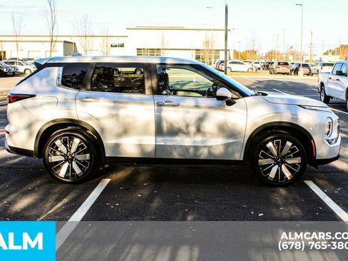 Used 2025 Mitsubishi Outlander SE image 9