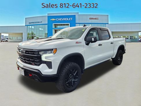 Used 2025 Chevrolet Silverado 1500 LT Trail Boss w/ Convenience Package II AWD/4WD image 3