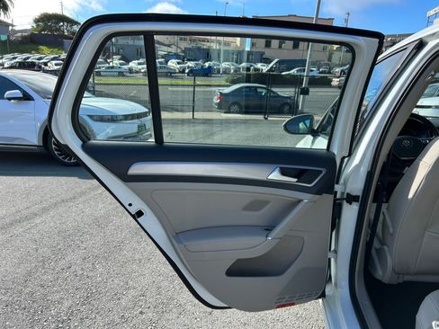 Used 2015 Volkswagen e-Golf SEL Premium image 53