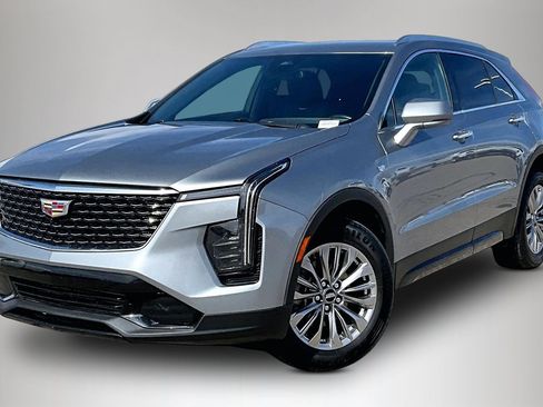 Used 2024 Cadillac XT4 Premium Luxury image 3