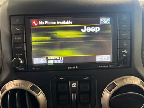 Used 2016 Jeep Wrangler Unlimited Sahara image 18