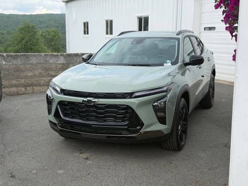 Used 2026 Chevrolet Trax ACTIV w/ Driver Confidence Package FWD image 1
