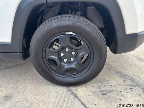 Used 2018 Jeep Compass Sport image 30