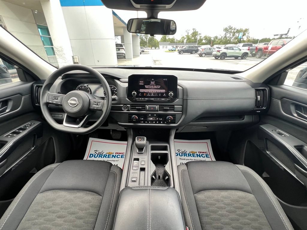 Used 2023 Nissan Pathfinder S FWD image 2