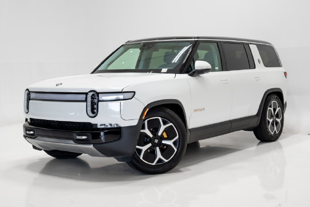 Used 2024 Rivian R1S Adventure Quad AWD/4WD image 1