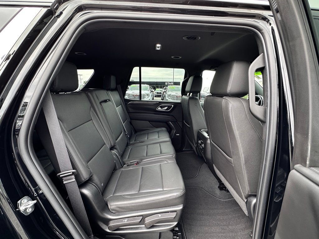 Used 2023 Chevrolet Tahoe LT w/ Luxury Package AWD/4WD image 17