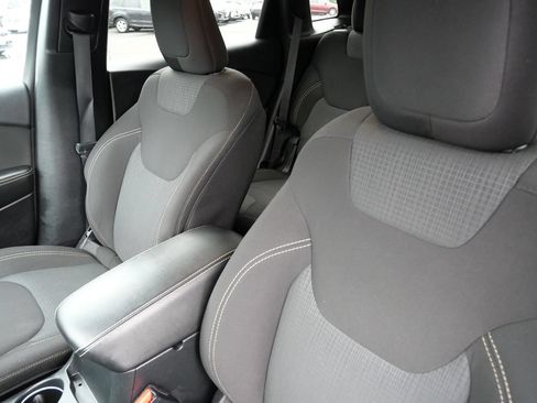 Used 2016 Jeep Cherokee Latitude w/ Safety/Convenience Group AWD/4WD image 11