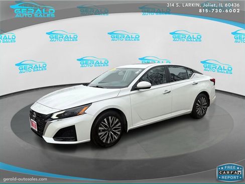 Used 2024 Nissan Altima 2.5 SV w/ SV Premium Package image 1