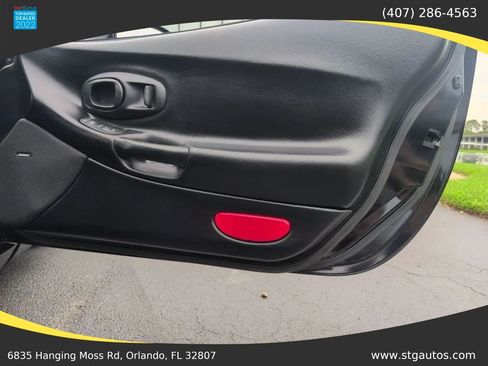 Used 2004 Chevrolet Corvette Coupe RWD image 17
