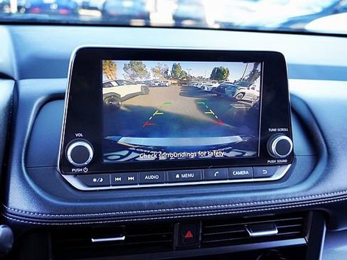 Used 2024 Nissan Rogue SV FWD image 28