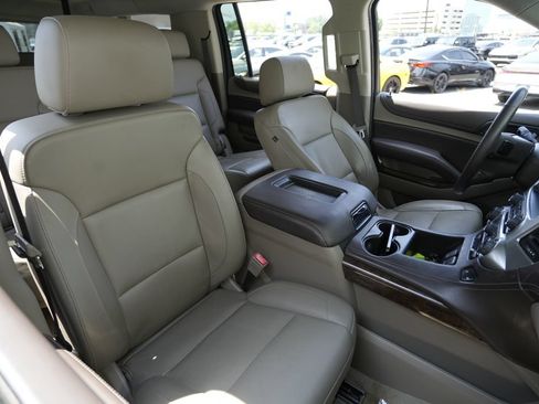 Used 2018 Chevrolet Suburban LT w/ LT Signature Package RWD image 33