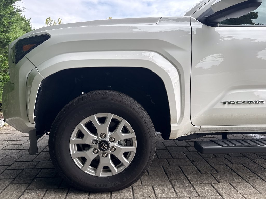 Used 2025 Toyota Tacoma SR5 AWD/4WD image 9