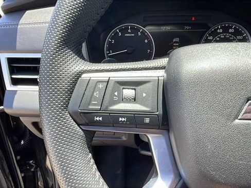 Used 2025 Mitsubishi Outlander SE AWD/4WD image 24