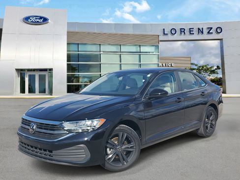 Used 2023 Volkswagen Jetta SE w/ Panoramic Sunroof Package image 1