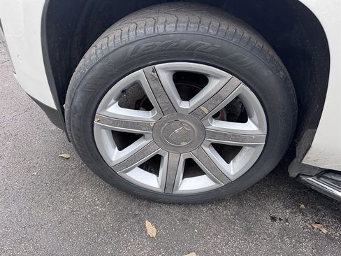 Used 2017 Cadillac Escalade Luxury image 10