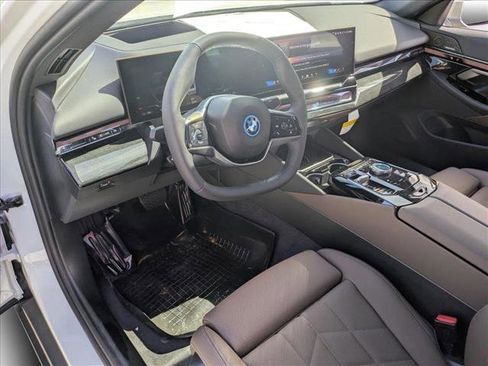 New 2026 BMW i5 eDrive40 image 3
