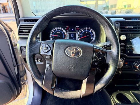 Used 2019 Toyota 4Runner TRD Off-Road Premium AWD/4WD image 12