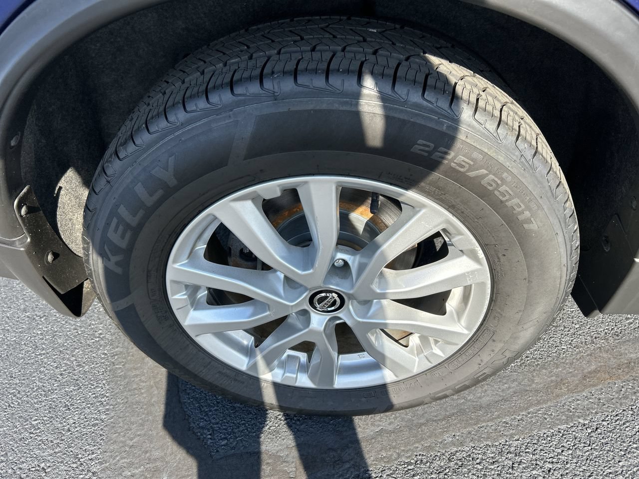 Used 2019 Nissan Rogue S w/ Special Edition Package FWD image 9