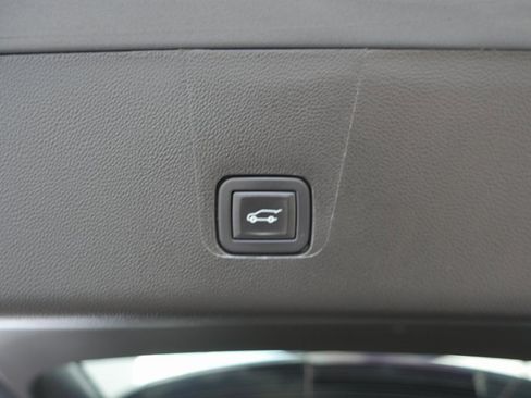 Used 2023 Chevrolet Traverse LT image 29