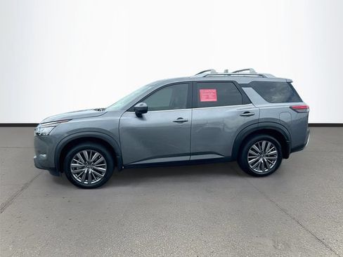 Certified 2024 Nissan Pathfinder SL w/ SL Premium Package FWD image 4