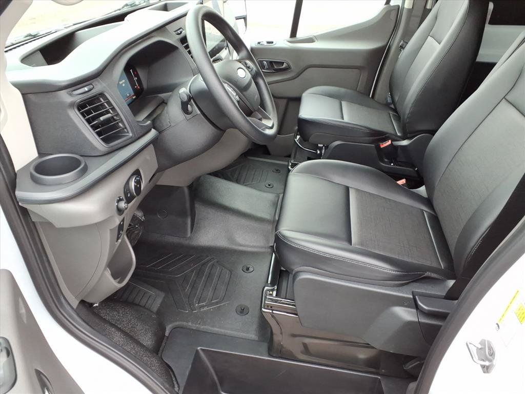 New 2026 Ford Transit 250 148 Medium Roof w/ Load Area Protection Package RWD image 4