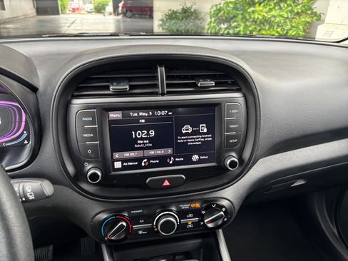 Used 2025 Kia Soul LX w/ LX Technology Package FWD image 20