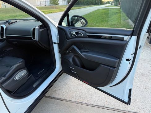Used 2012 Porsche Cayenne image 29