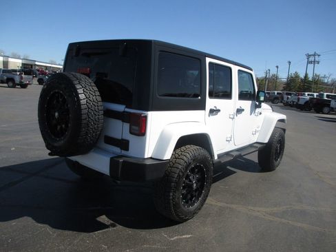 Used 2016 Jeep Wrangler Unlimited Sahara w/ Connectivity Group image 5
